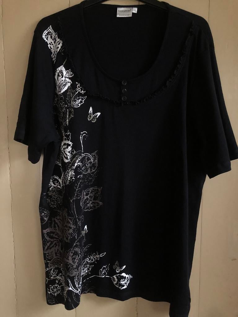 Diepzwart shirt met print, z.g.a.n. Signature. Mt. 2 x XL., Ophalen of Verzenden, Zo goed als nieuw, Zwart, Shirt of Top