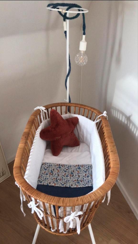 Vintage rotan wiegje eventjeel met matras en bekleding, Kinderen en Baby's, Babywiegjes en Ledikanten, Gebruikt, Wieg, Ophalen