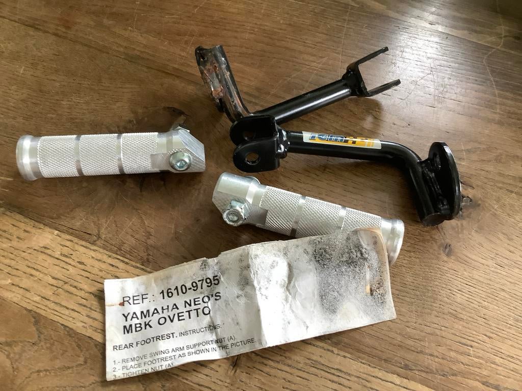 Voetsteunen voor Yamaha Neo's / MBK Ovetto, Verzenden, Zo goed als nieuw, Overige typen