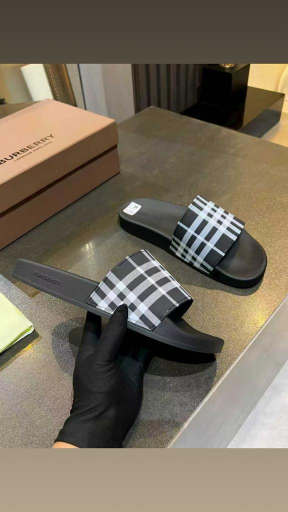 Burberry slides, Verzenden, Zo goed als nieuw