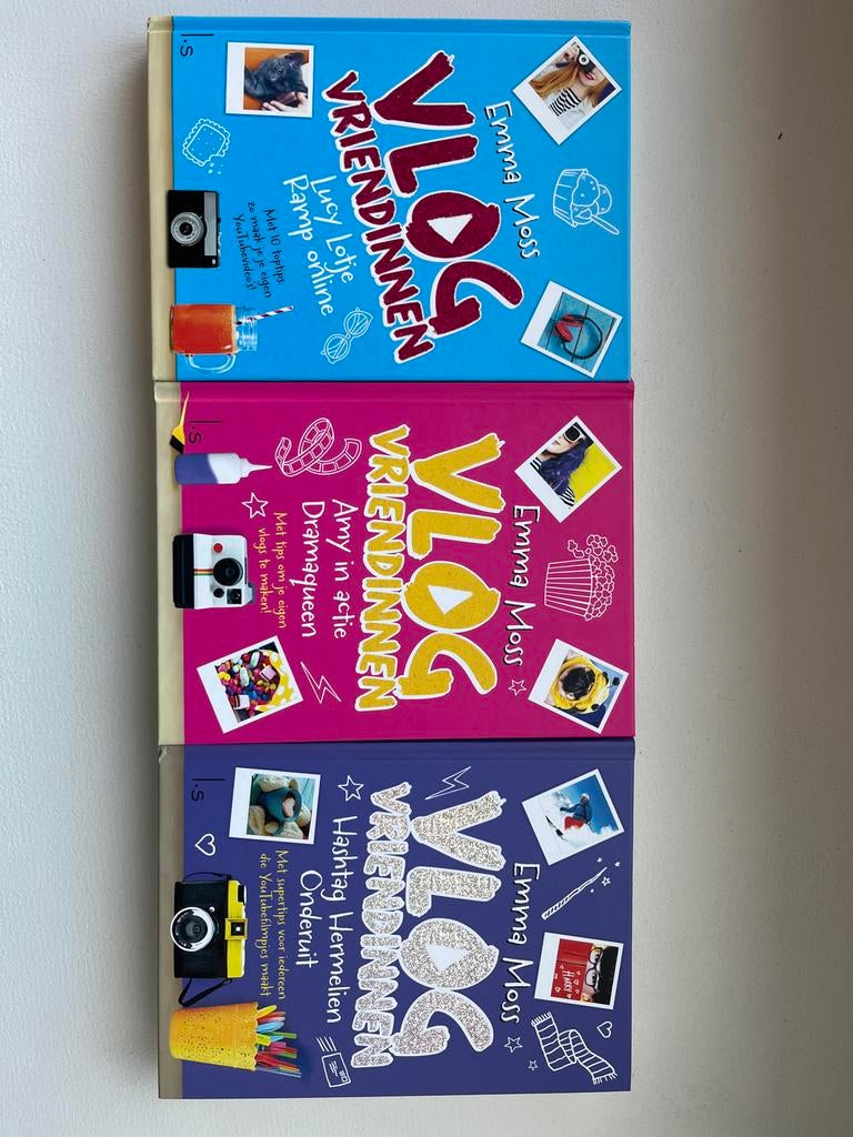 3x Vlogvriendinnen boeken Emma Moss - Zo goed als nieuw, Boeken, Ophalen of Verzenden, Zo goed als nieuw, Fictie