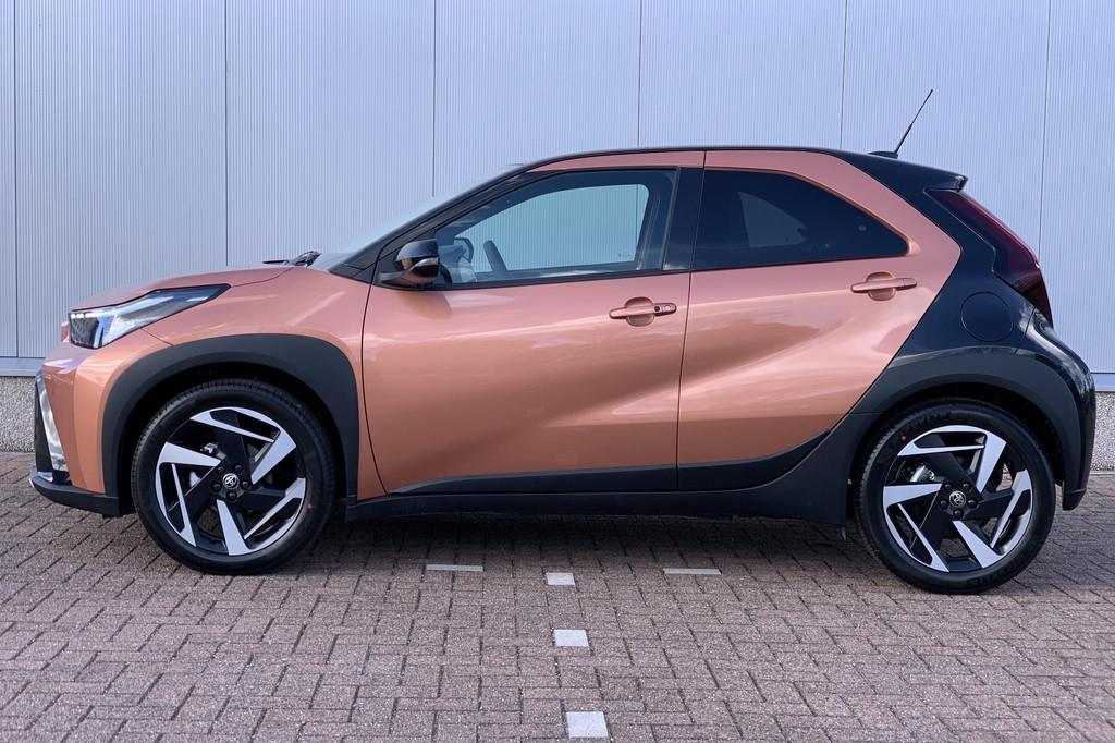 Toyota Aygo X Hybrid 115 envy | Camera | Apple Carplay | Sto, Stof, Overige kleuren, 4 stoelen, 116 pk
