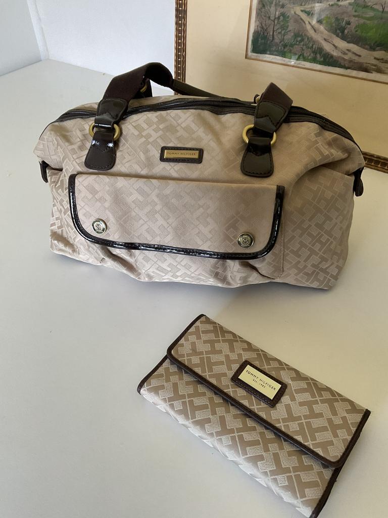 Nieuwe Tommy Hilfiger tas + portemonnee (bruin/crème), Sieraden, Tassen en Uiterlijk, Tassen | Damestassen, Ophalen of Verzenden