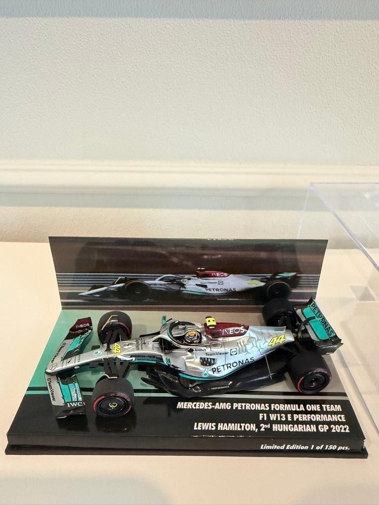Minichamps 1:43 L. Hamilton Mercedes W13 2nd Hungarian 2022, Ophalen of Verzenden, Nieuw, Auto, MiniChamps