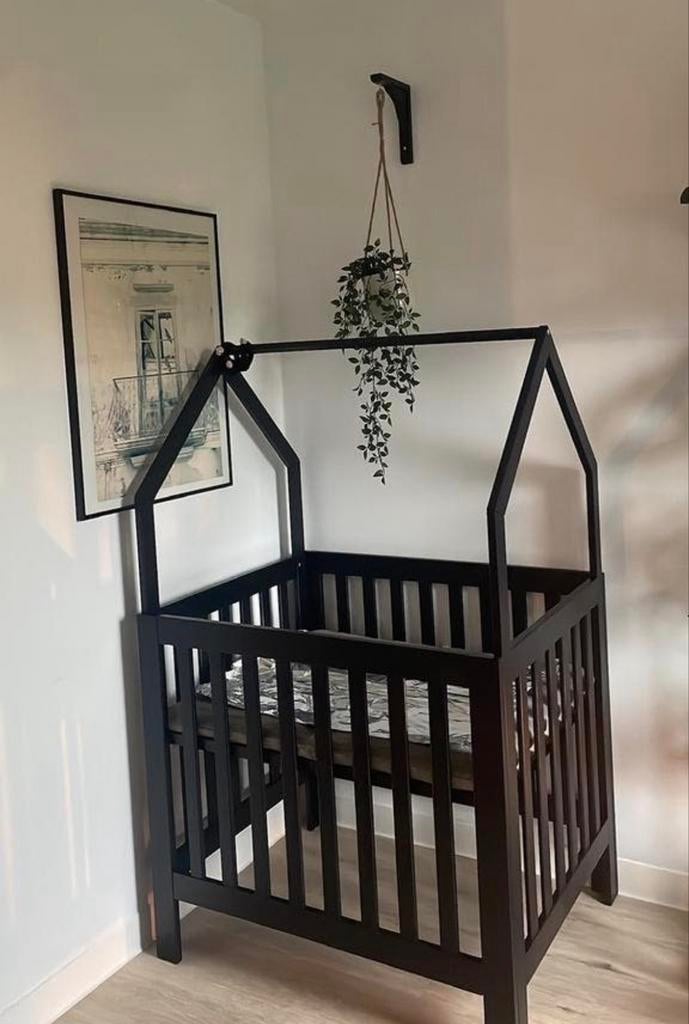 Huisjes box - Zwarte box in goede staat, Kinderen en Baby's, Boxen, Ophalen of Verzenden, Gebruikt, Rechthoekig, Boxkleed