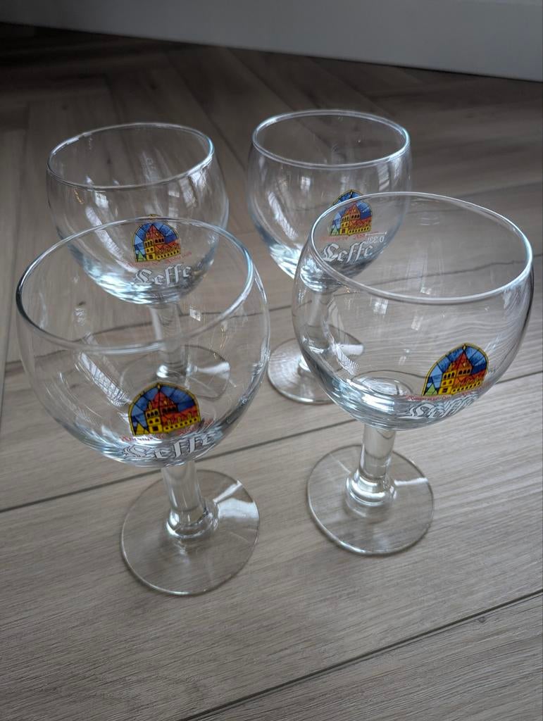 4 Leffe bierglazen, nieuw staat, Ophalen of Verzenden, Zo goed als nieuw, Overige typen