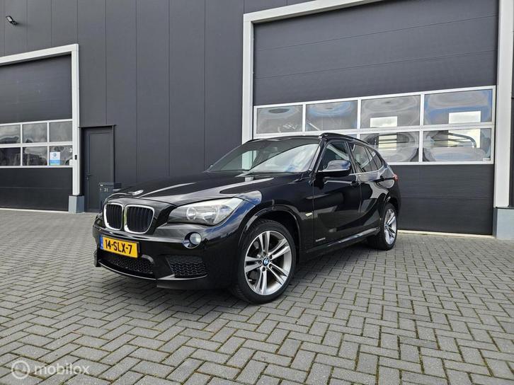 BMW X1 sDrive20i 184PK M-Pakket 2011 | 18'' | PDC | NL AUTO, Auto's, BMW, Bedrijf, Te koop, X1, ABS, Airbags, Airconditioning