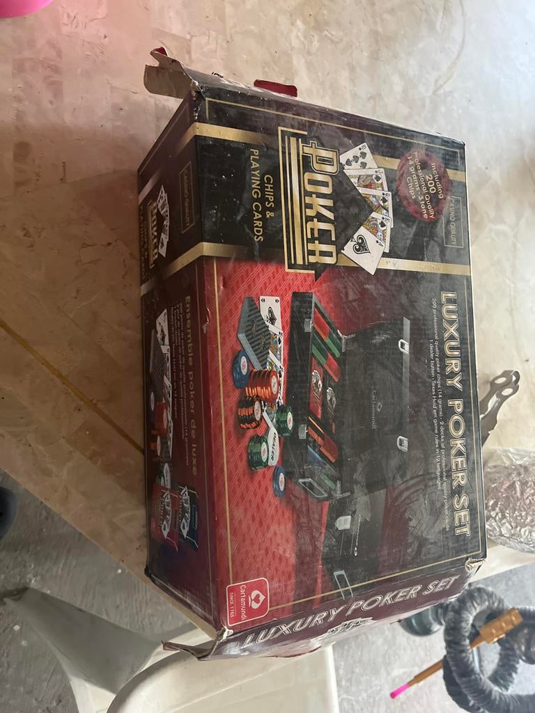 Luxury Poker Set met 200 chips en kaarten, Hobby en Vrije tijd, Vijf spelers of meer, Ophalen of Verzenden, Nieuw