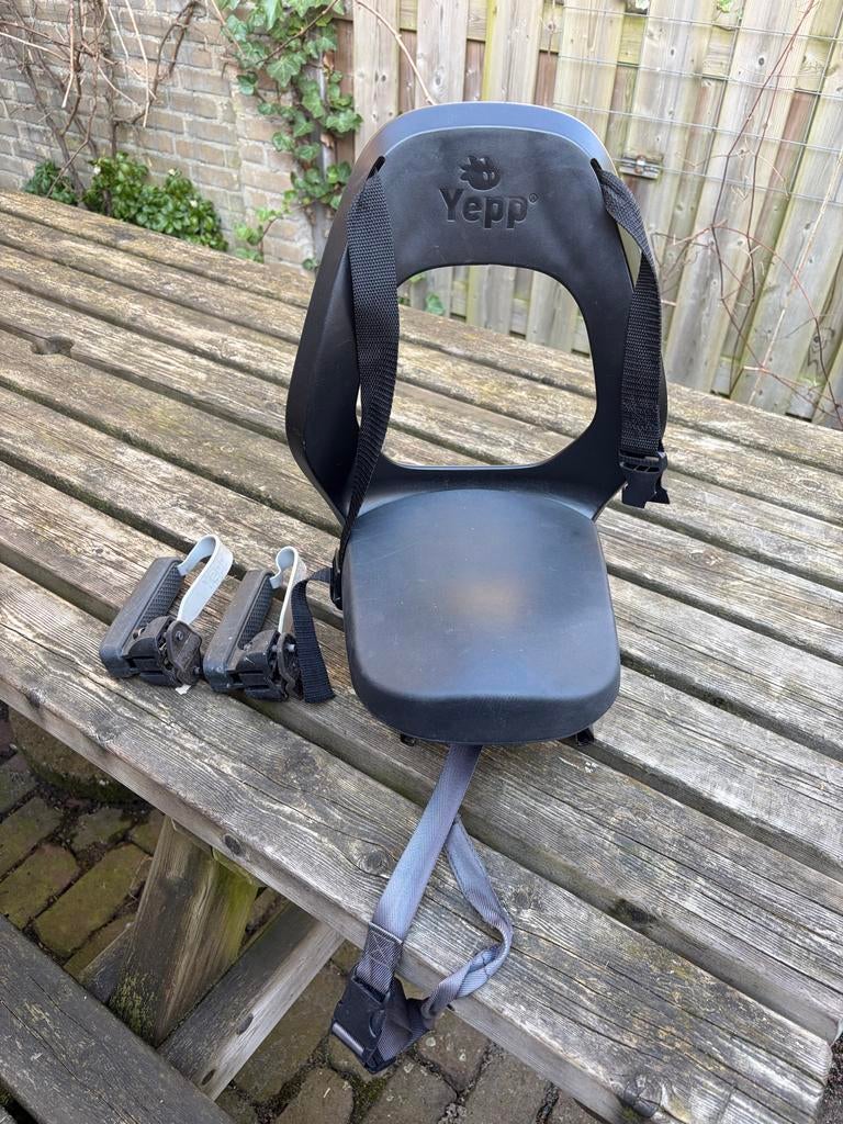 Yepp Fietsstoeltje Achterop - Zwart, Fietsen en Brommers, Fietsaccessoires | Fietsstoeltjes, 15 t/m 25 kg, Achterzitje, Ophalen of Verzenden