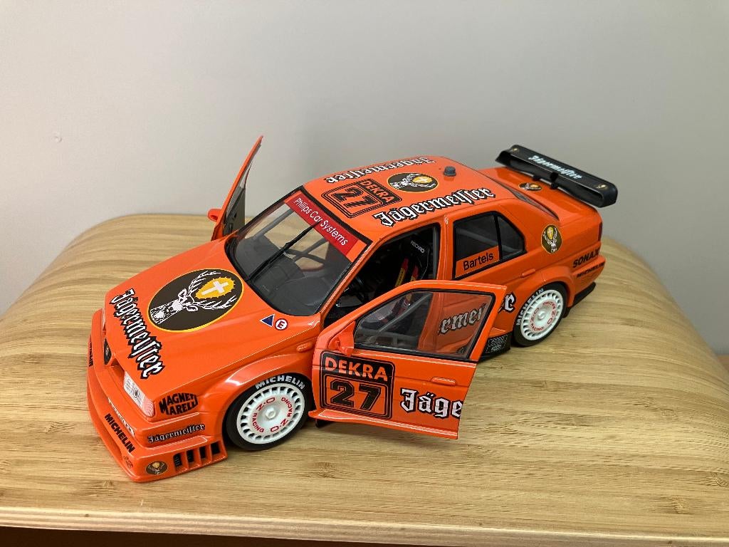 Alfa Romeo 155 V6 TI  DTM 1994   1/18 UT Models, Hobby en Vrije tijd, Modelauto's | 1:18, Ophalen of Verzenden, Zo goed als nieuw