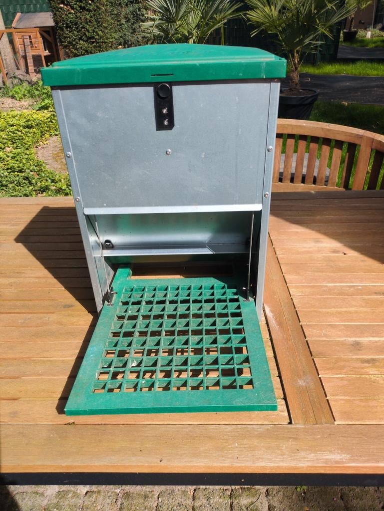 Feed-o-matic voeder automaat, Ophalen, Drinken en Voederen