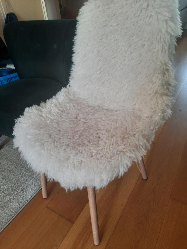 JYSK stoel met schapenvacht look, Overige kleuren, Modern, Scandinavisch, Ophalen of Verzenden, Zo goed als nieuw