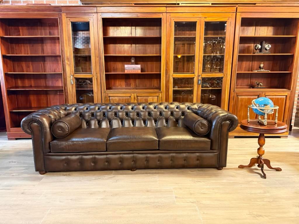 Origineel Chesterfield: 3-zitsbank & 2 fauteuil, Huis en Inrichting, Banken | Bankstellen, Ophalen, Mister chesterfield, Leer