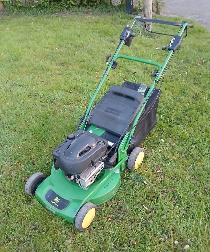 Grasmaaier John Deere R52VE, Tuin en Terras, Grasmaaiers, Zo goed als nieuw, Benzine-grasmaaier, 50 cm of meer, Cirkelmaaier, Elektrische starter