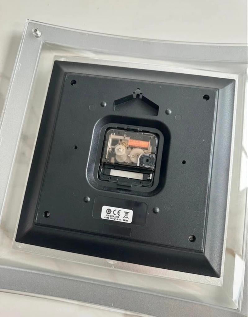 Stijlvolle Seiko Wandklok - Modern Design, Ophalen of Verzenden, Zo goed als nieuw, Analoog, Wandklok