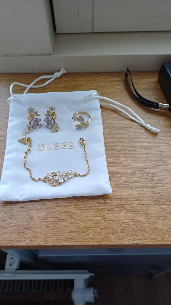 Guess Sieraden Set( Oorbellen/ring/ armband,), Ophalen of Verzenden, Nieuw