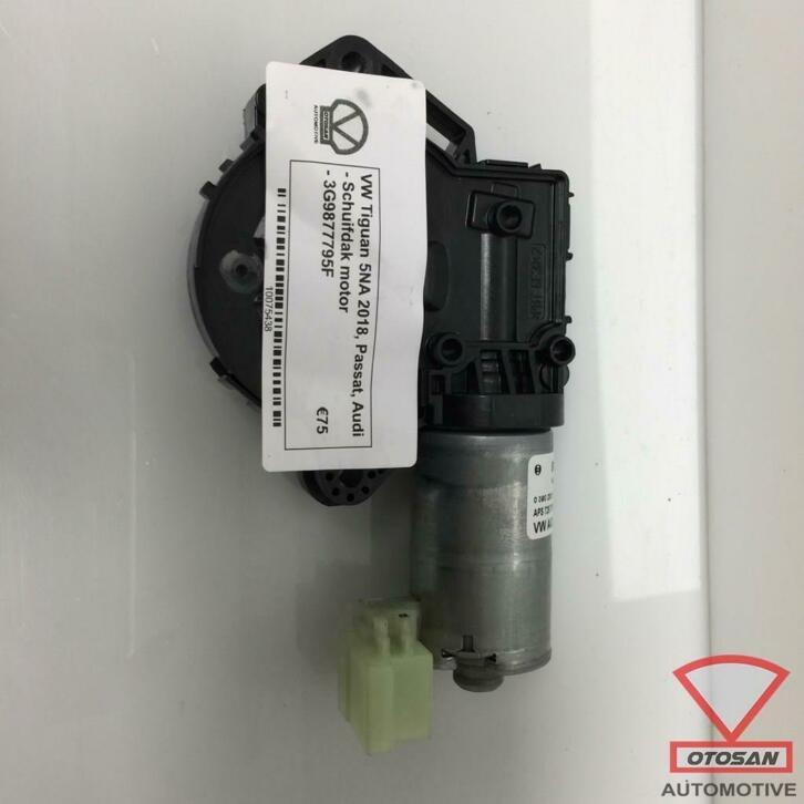 vw tiguan 2018 passat audi schuifdak motor 3g9877795f, Auto-onderdelen, Gebruikt, Volkswagen, Volkswagen AG, Berliner Ring 2
38440  Wolfsburg, DE