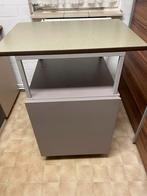 Metalen kastje met werkblad op zwenkwieltjes, Ophalen, Zo goed als nieuw, 70 tot 120 cm