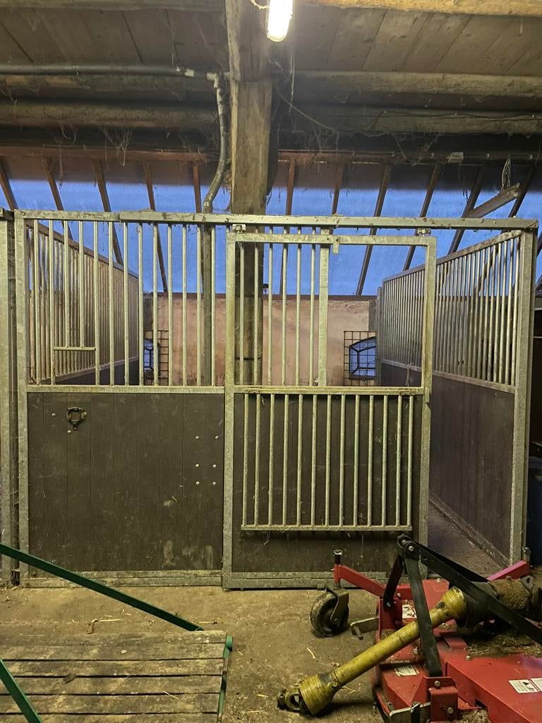 Paardenstal (zij-en voorwand) 300x350 cm, Dieren en Toebehoren, Stalling en Weidegang, Toebehoren, 2 of 3 paarden of pony's
