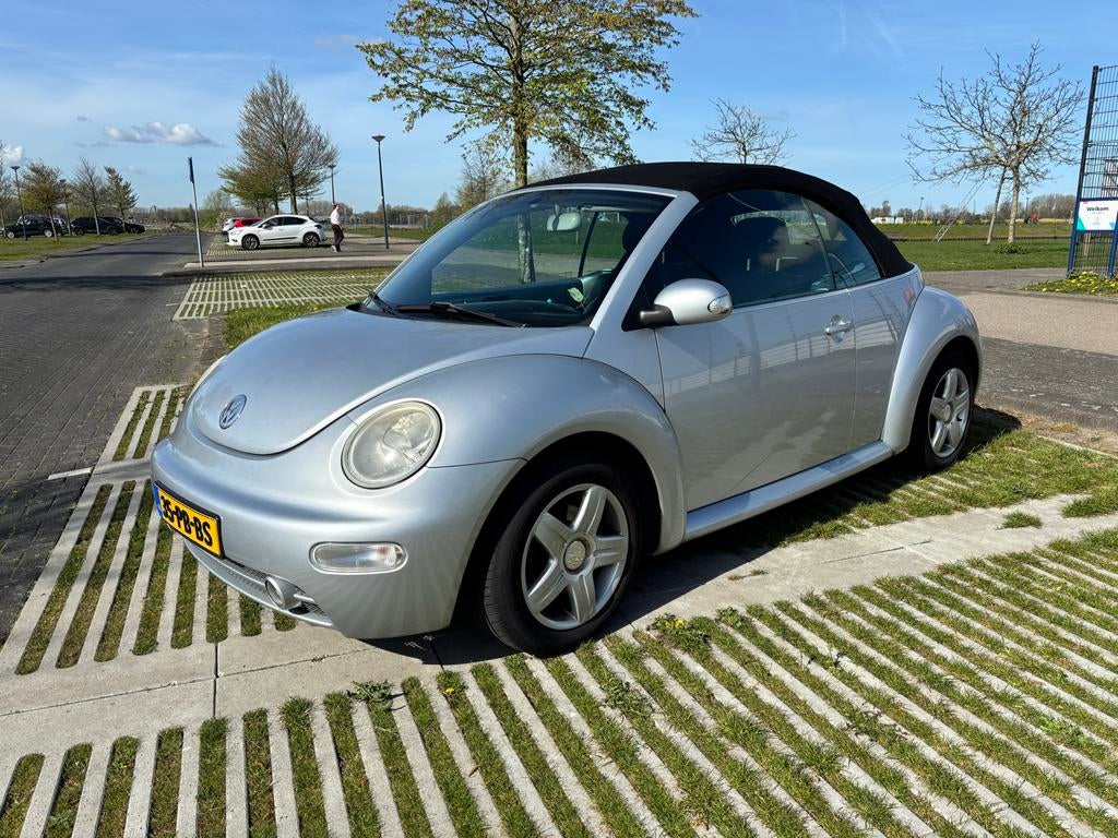 Volkswagen Beetle (Kever) 1.6 Cabriolet 75KW 2004 Grijs, Auto's, Stof, 4 cilinders, Cabriolet, 75 €/maand
