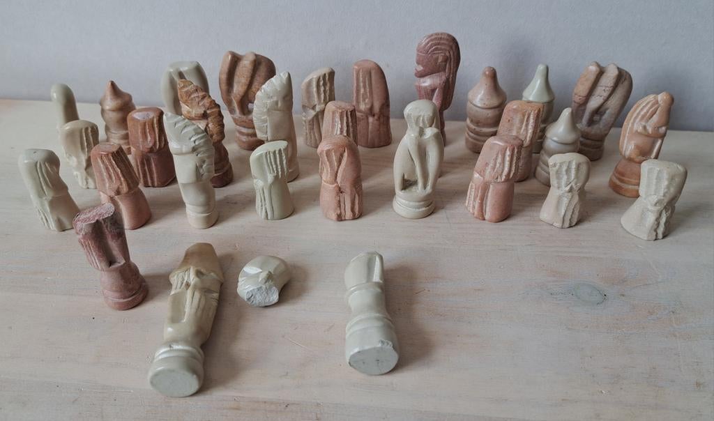 Stenen (schaak ?) stukken, Ophalen of Verzenden