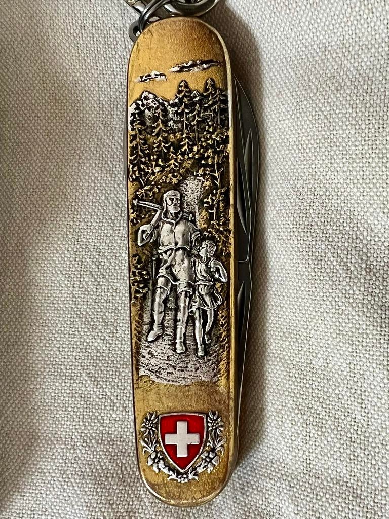 VICTORINOX OFFICIER SUISSE, Verzamelen, Militaria | Algemeen, Ophalen of Verzenden, Overige soorten, Overige gebieden