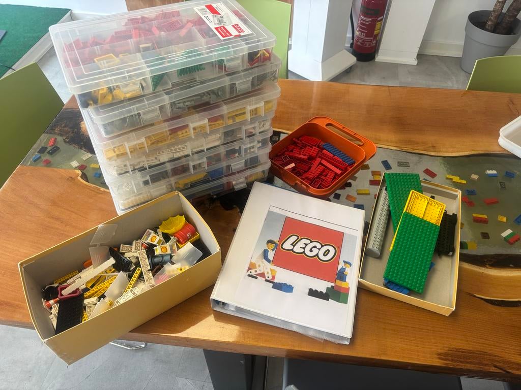 Partij tweedehands LEGO. O.a. Space en legoland, Gebruikt, Inclusief extra onderdelen, Lego, Ophalen of Verzenden