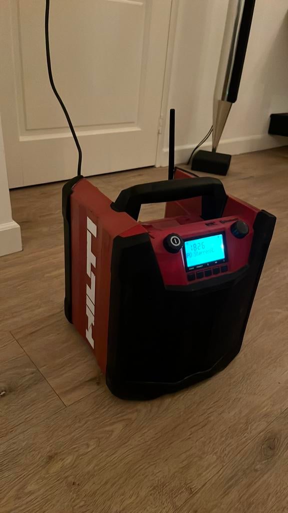 Hilti radio dab 2x accu 4.0, Ophalen, Zo goed als nieuw