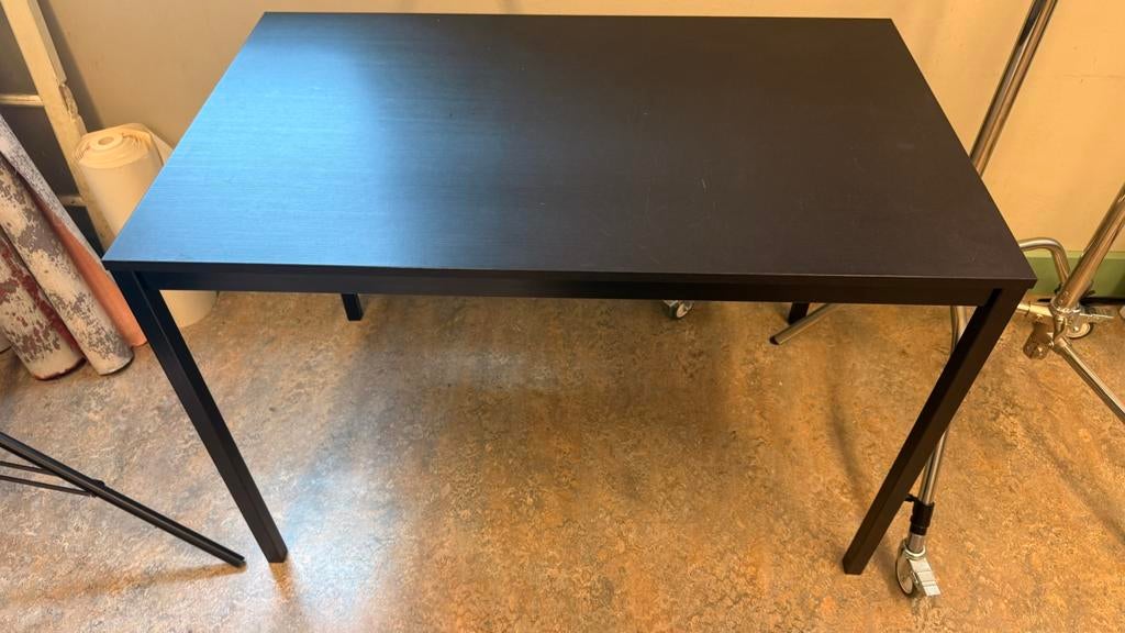 Ikea tafel zwart Tarendo, Huis en Inrichting, Ophalen, 110 cm, 67 cm, Zo goed als nieuw