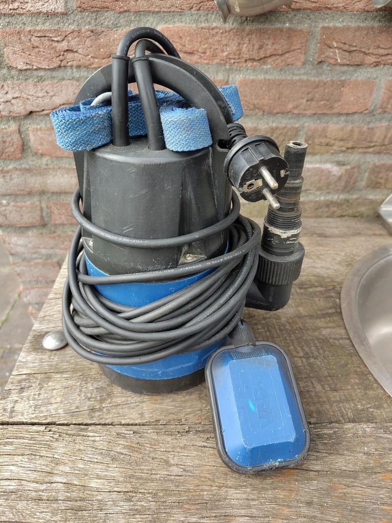 VARO dompelpomp met 6,5 m nieuwe slang, Tuin en Terras, Waterpompen, Ophalen of Verzenden, Gebruikt, Elektrisch, Dompelpomp