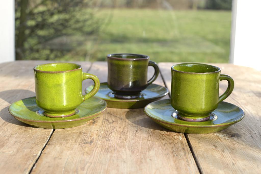 Vintage keramiek 3 espressokopje groen pottenbakker Handmade, N, N, Ophalen of Verzenden, N