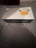 Pokémon 25th Anniversary Box, Hobby en Vrije tijd, Verzamelkaartspellen | Pokémon, Ophalen of Verzenden, Zo goed als nieuw, Overige typen