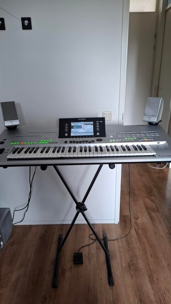 Yamaha Tyros 3 XL, Muziek en Instrumenten, Keyboards, Zo goed als nieuw, 61 toetsen, Yamaha, Met standaard, Ophalen