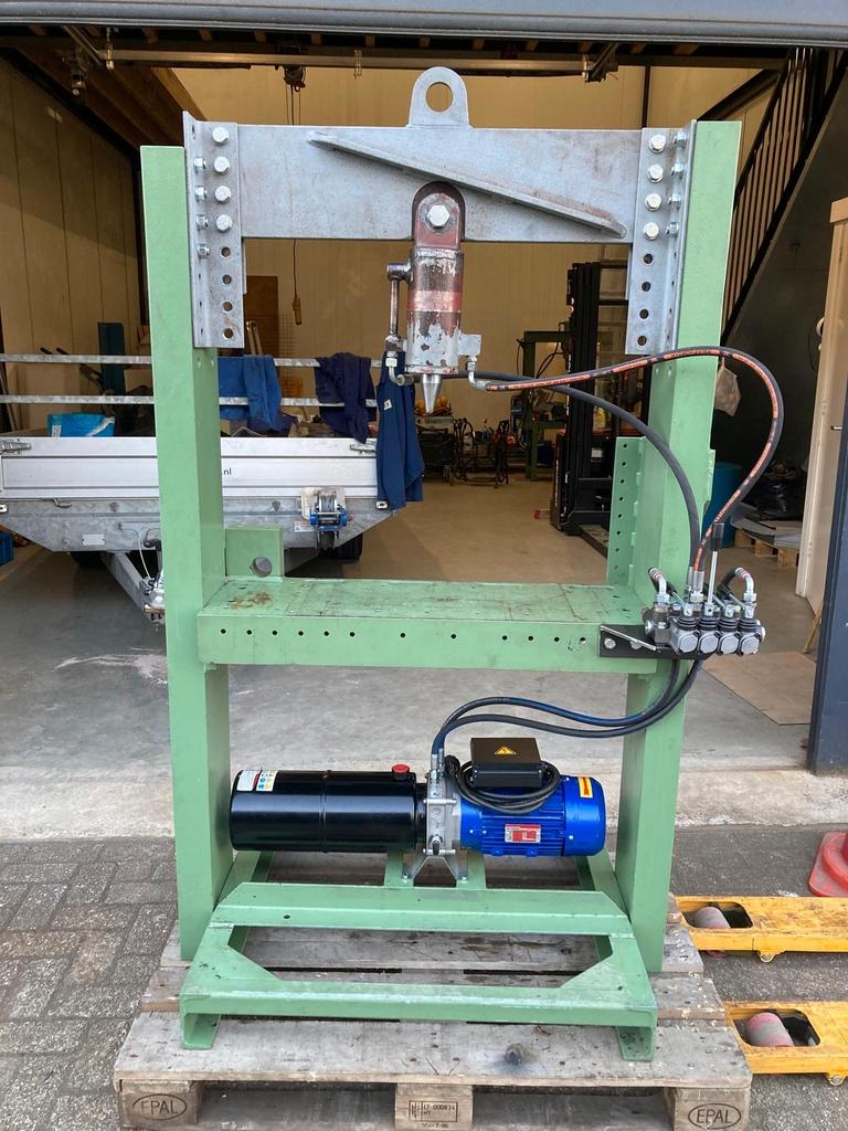Hydraulische pers met pomp - Robuust en Krachtig, Ophalen of Verzenden
