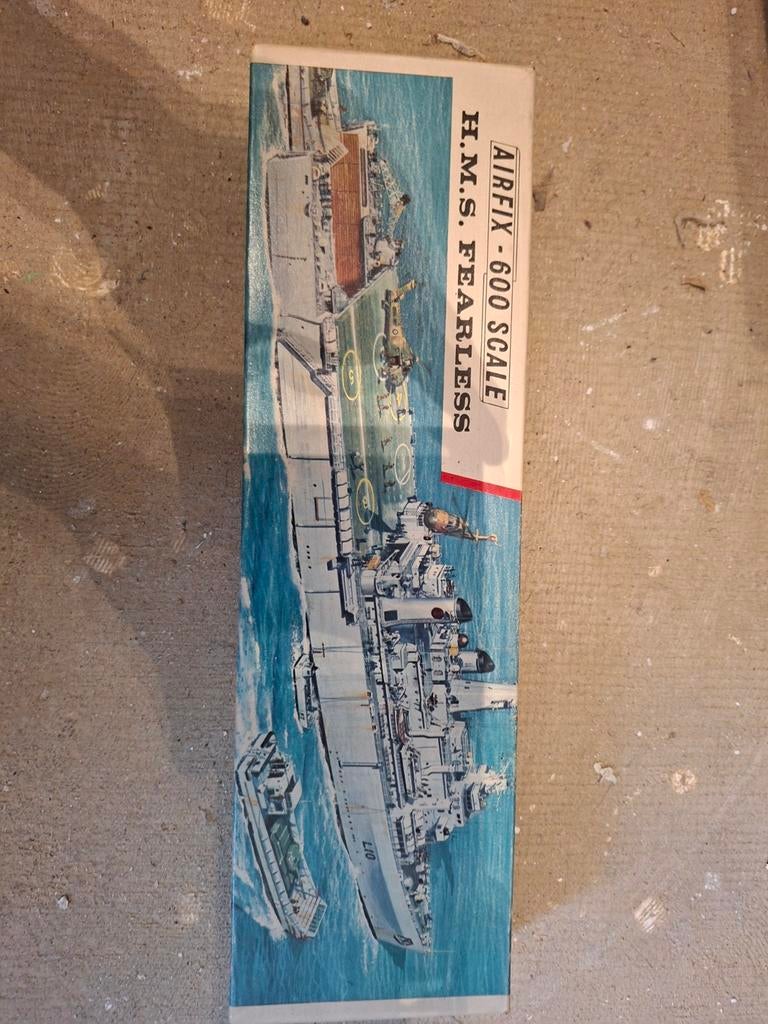 Airfix H.M.S. Fearless Modelbouwschip - Schaal 1:600, Verzenden