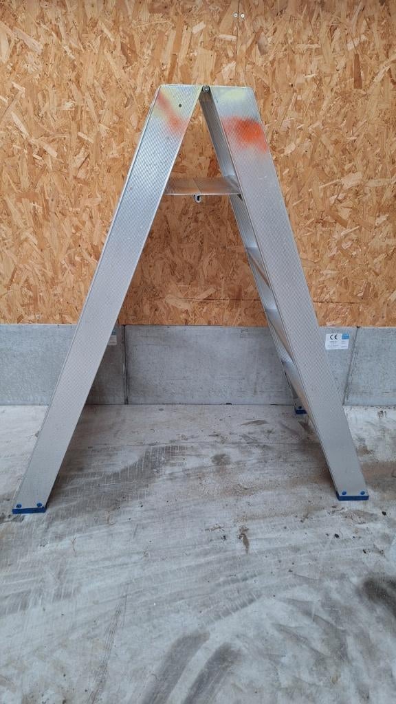 Stevige aluminium trap - Solide DT 5, Doe-het-zelf en Verbouw, Ladders en Trappen, Ophalen, Gebruikt, Trap, Minder dan 2 meter