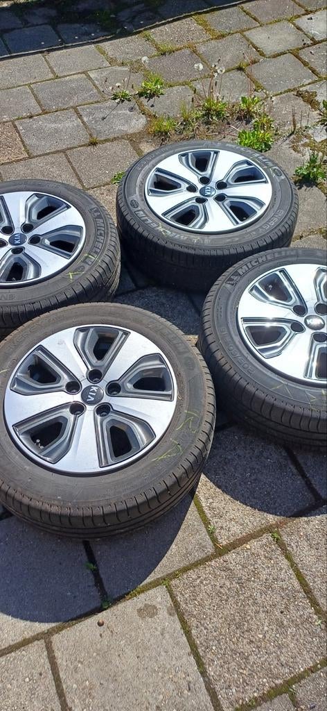 Kia niro velgen met goede banden, 16 inch, Zomerbanden, 205 mm, Ophalen of Verzenden