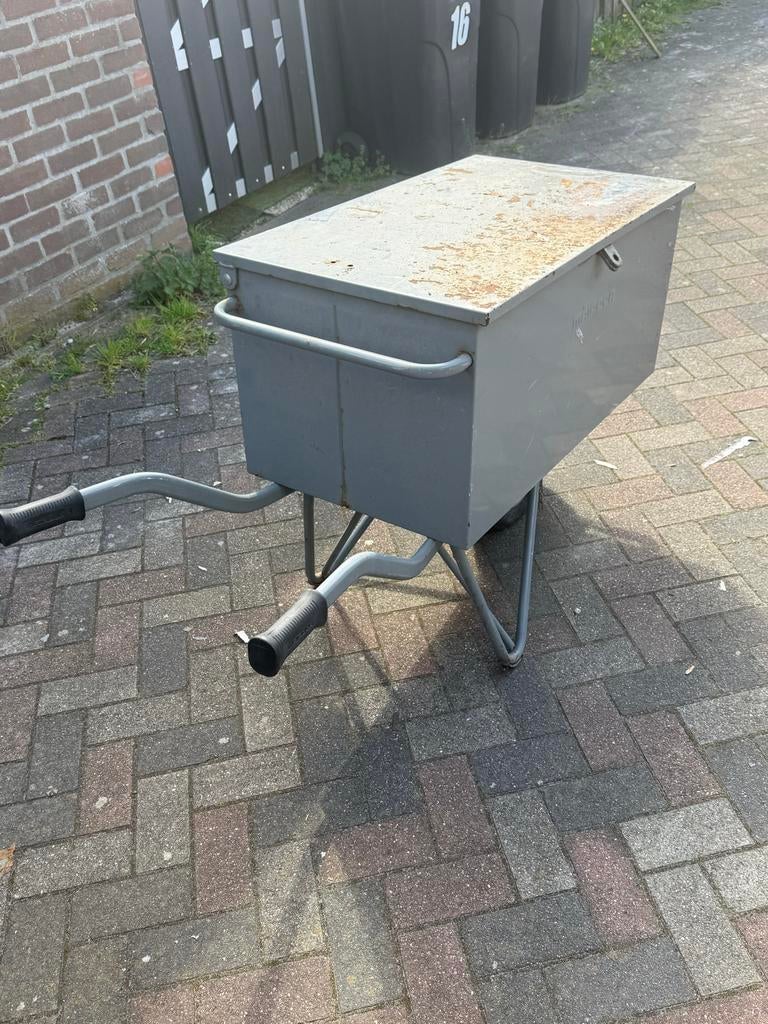 Stevige metalen met opbergkist matador bouw kruiwagen, Ophalen, Gebruikt, Handmatig, Eenwielig