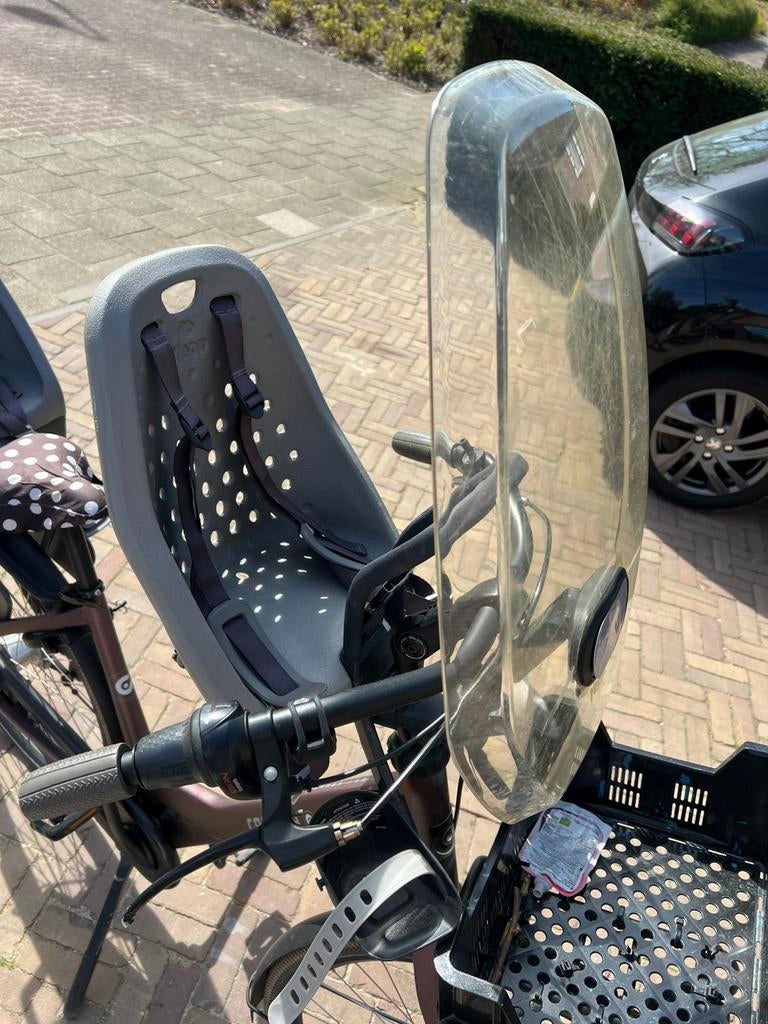 Yepp fietsstoeltje grijs + windscherm Yepp, Fietsen en Brommers, Ophalen, 0 t/m 18 kg, Voorzitje, Gebruikt