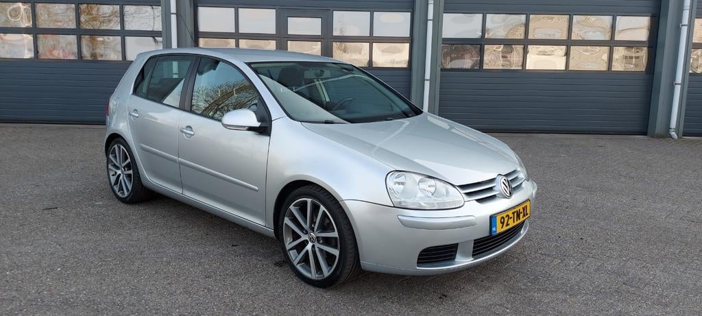 Volkswagen Golf 5-deurs 1.6 115pk H6 Airco CDVab elram LM18, Auto's, Voorwielaandrijving, Zwart, 4 cilinders, 620 kg