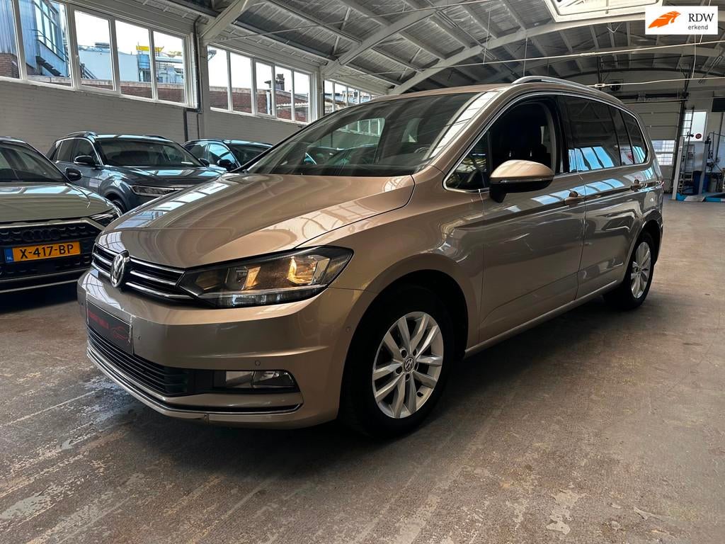 Volkswagen Touran 1.6 TDI SCR Highline, Gebruikt, Zwart, 4 cilinders, 116 pk
