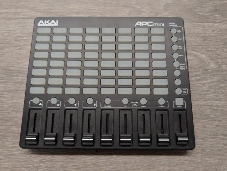 Akai APCmini MIDI Controller, Muziek en Instrumenten, Midi-apparatuur, Zo goed als nieuw, Ophalen