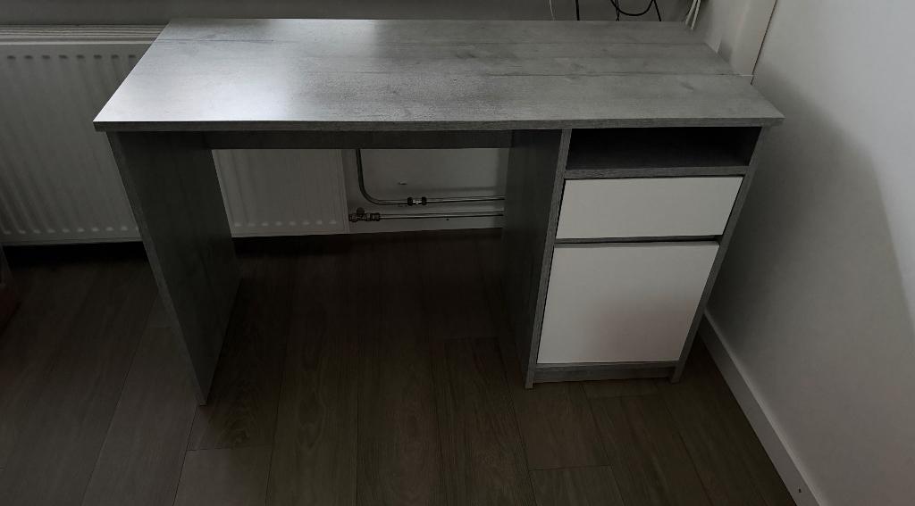 Bureau, Ophalen, Zo goed als nieuw, Bureau