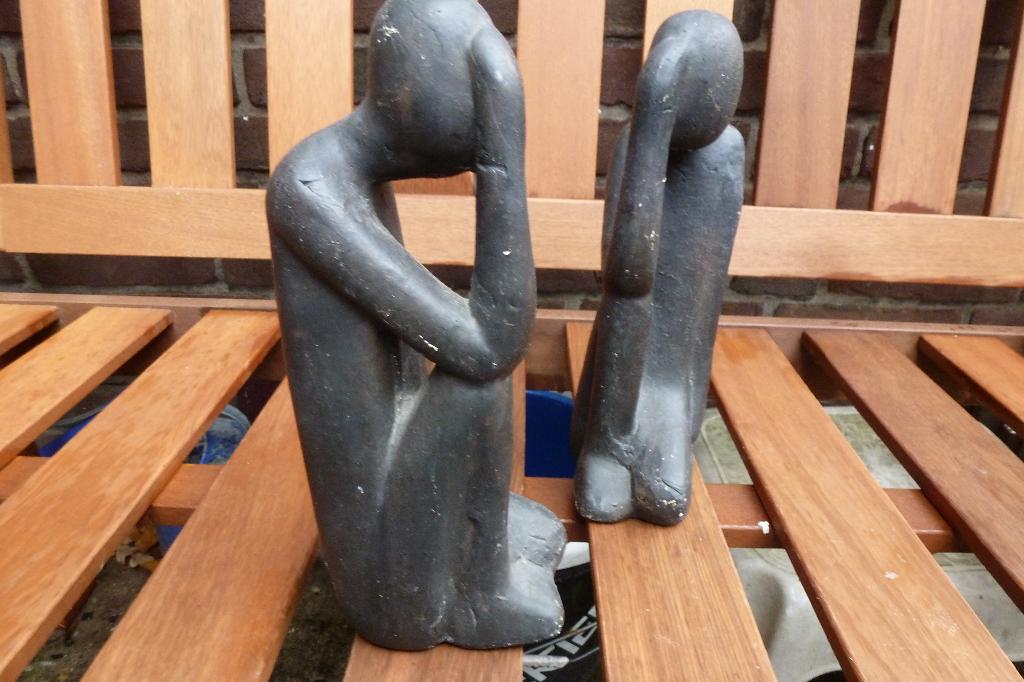 Beeld denker zwart steen 22,5 cm hoog, Verzamelen, Ophalen of Verzenden, Gebruikt, Mens