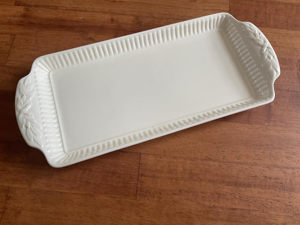 Wedgwood Edme serveerschaal cakeschaal roomstelschotel, Gebruikt, Keramiek, Ophalen of Verzenden, Schaal of Schalen