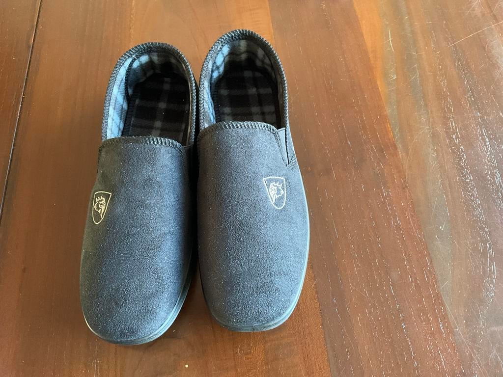 Pantoffels maat 44, Zwart, Nieuw, Ophalen of Verzenden, Pantoffels of Sloffen