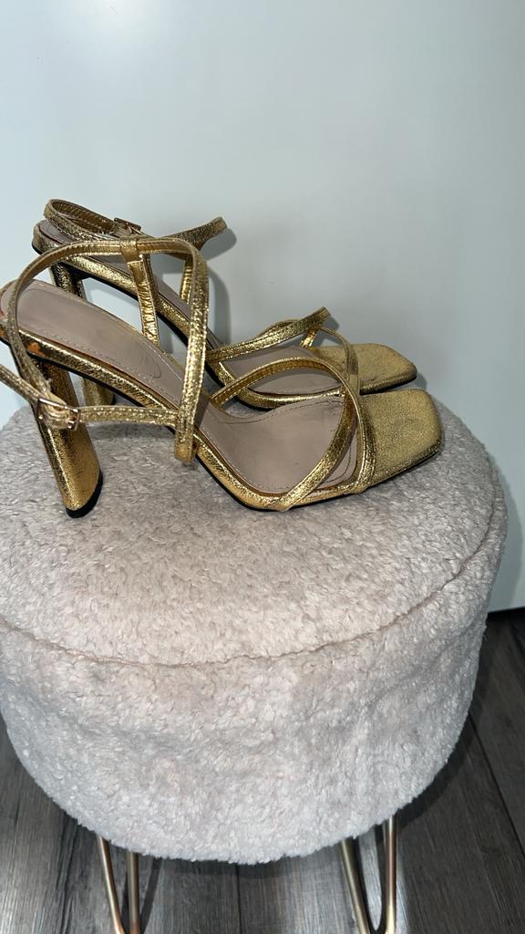 Zara hakken goud 38, Kleding | Dames, Ophalen of Verzenden, Zo goed als nieuw, Overige kleuren