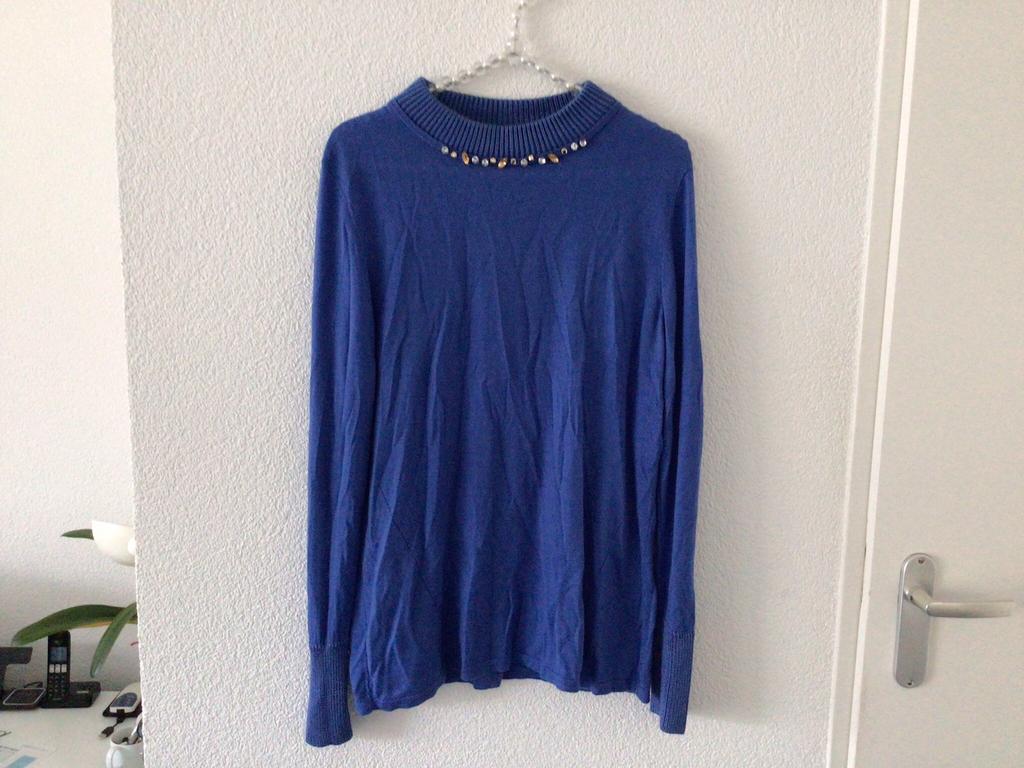 Blauwe wollen trui met kralen maat 42, Ophalen of Verzenden, Zo goed als nieuw, Maat 42/44 (L), Blauw