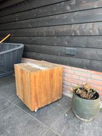 Kubus bijzettafel massief hout op wieltjes, Huis en Inrichting, Tafels | Bijzettafels, Ophalen, Minder dan 55 cm, Gebruikt, Vierkant