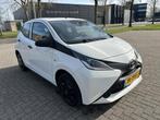 Toyota Aygo 1.0 VVT-i x-now 5DRS AIRCO CRUISE LED., Voorwielaandrijving, Stof, Gebruikt, Euro 6